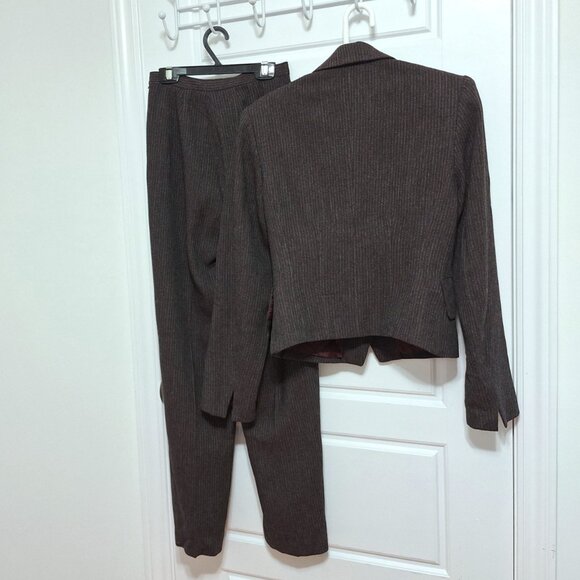 Canadian Made 2 Piece Business Suit size 4 Blazer size 2 Highrise Pants - Picture 3 of 11
